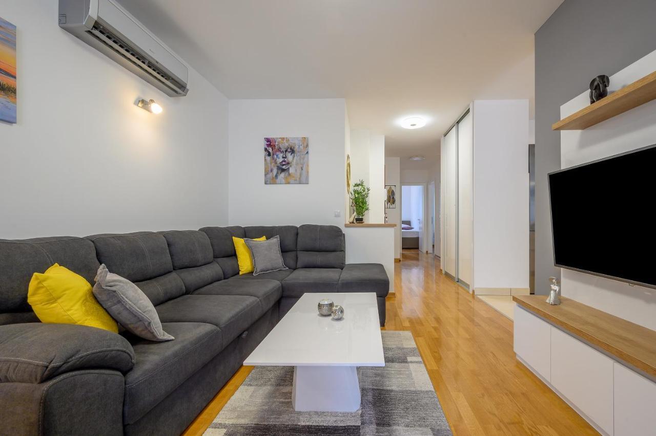 Relax 001 With Pool Apartment Makarska
